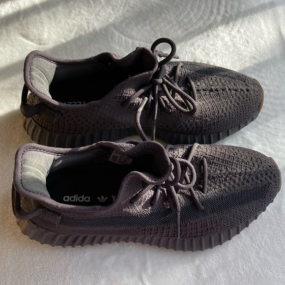 Cinder Adidas Yeezy Boost 350 V2 - Picture 3 of 13